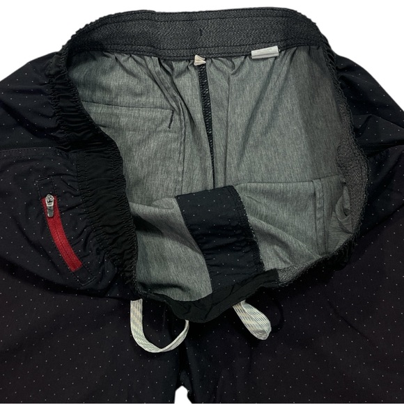 Vuori Mens 7” Banks Shorts size XL in Black Microdot - Picture 7 of 9